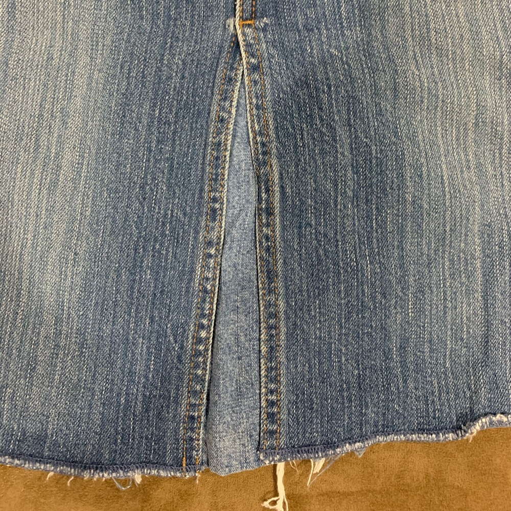 Old navy denim skirt, size 4 below the knee